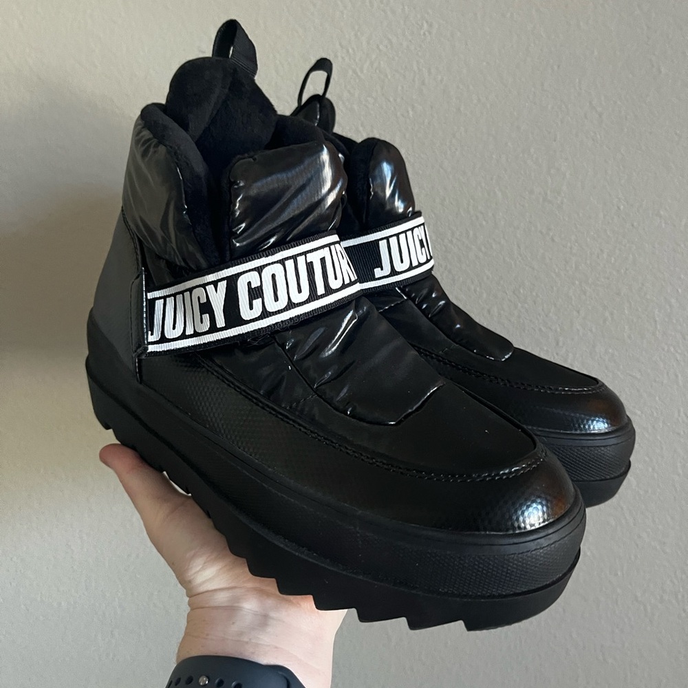 Juicy Couture Veronica black puffer platform winter boots white strap size 8
